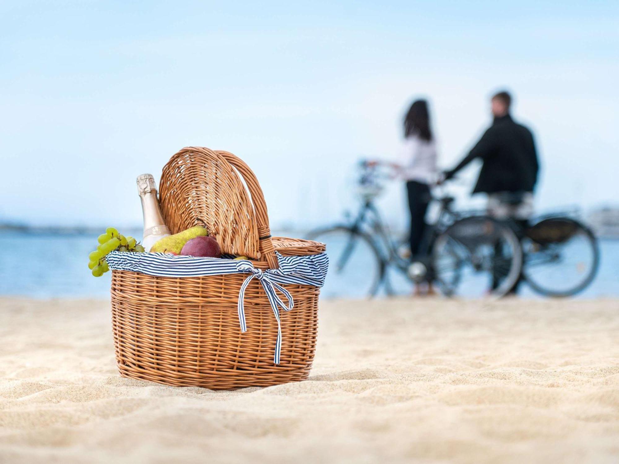 ホテル レジデント ソポト エクステリア 写真 A picnic basket