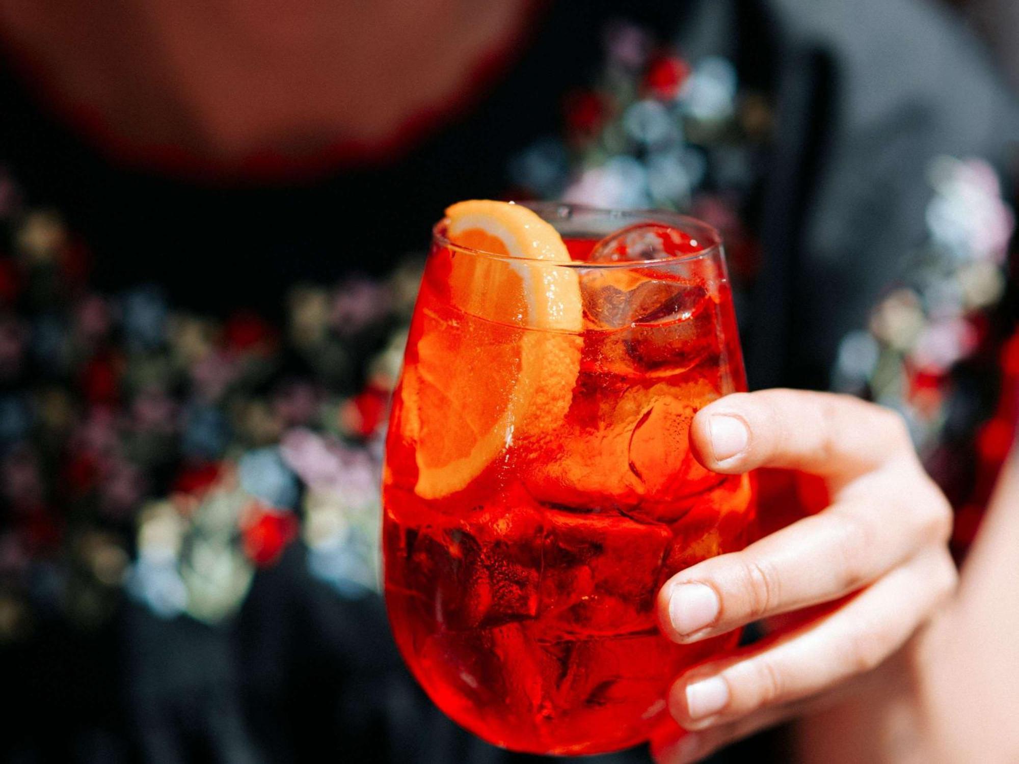 ホテル レジデント ソポト エクステリア 写真 A glass of Aperol Spritz